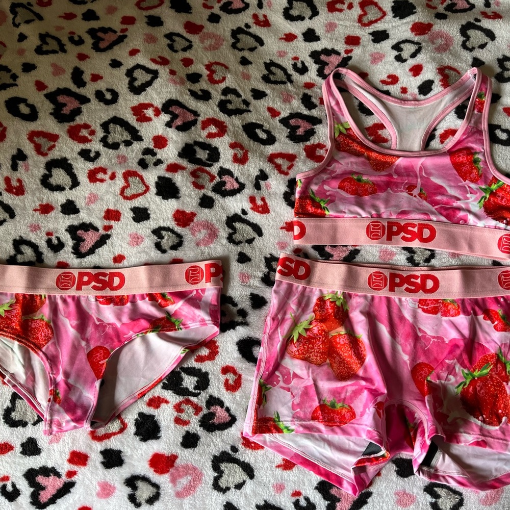 PSD Strawberries & Cream Set